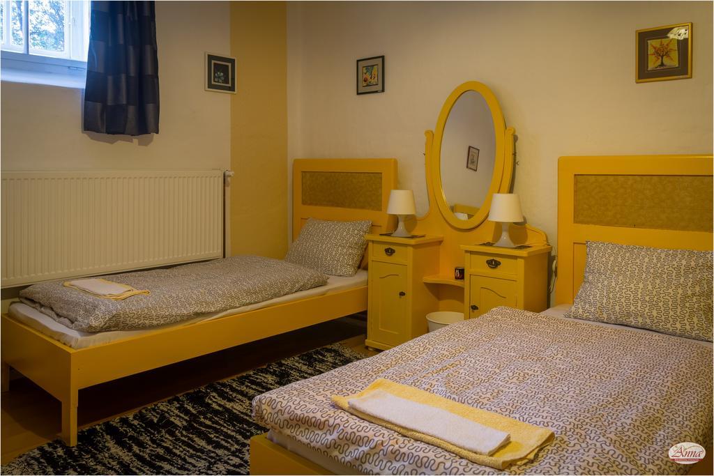 Ana Guesthouse Senta Esterno foto