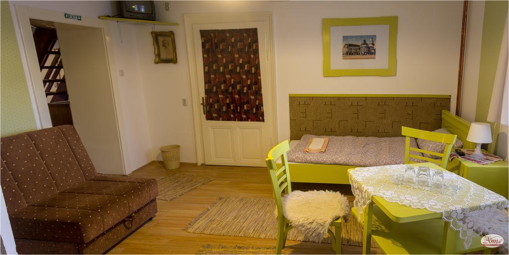 Ana Guesthouse Senta Esterno foto