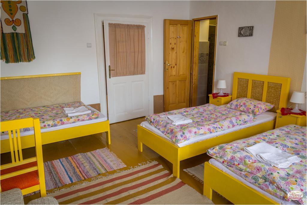 Ana Guesthouse Senta Esterno foto